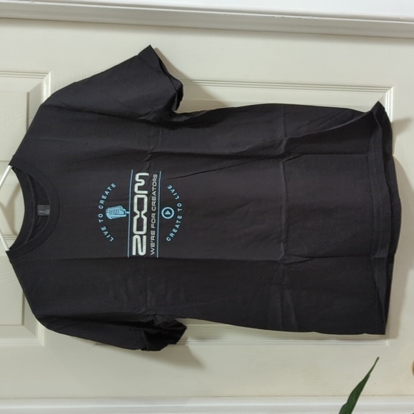 District Zoom Live to Create Men's Short Sleeve Graphic Tee Size Large - NEW - Picture 1 of 5